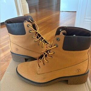 Timberlands Women’s Boots with a small heel (BRAND NEW)